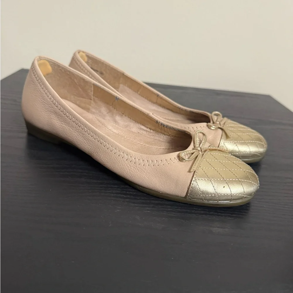 AEROSOLES Classic Beckon Tan Gold Ballet Quilted Patent Leather Shoes 7.5 - Picture 1 of 6